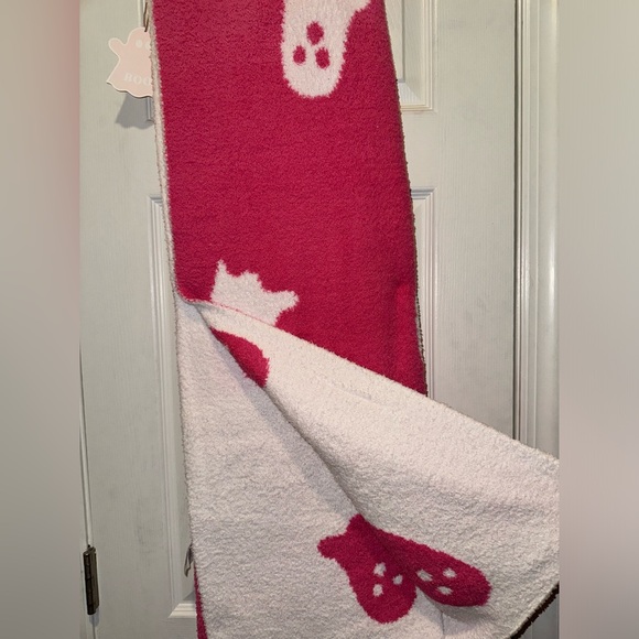 NEW! CUPCAKES & CASHMERE Hot Pink Ghosts Reversible Oversized Throw Blanket NWT! - Picture 13 of 16